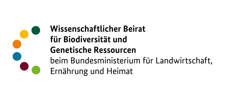 Das Bild zeigt rechts neben sechs halbmondförmig angeordneten kleinen bunten Kreisen den Schriftzug "Wissenschaftlicher Beirat für Biodiversität und Genetische Ressourcen beim Bundesministerium für Landwirtschaft, Ernährung und Heimat.