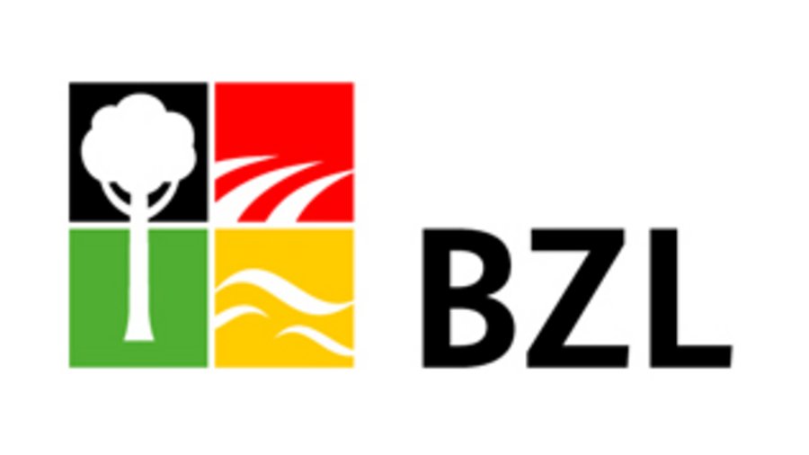 Buntes quadratisches Logo auf weißem Hintergrund mit schwarzer Schrift