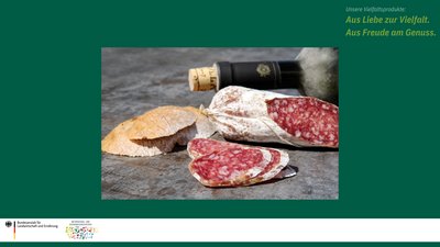 Das Bild zeigt eine aufgeschnittene Salamiwurst.