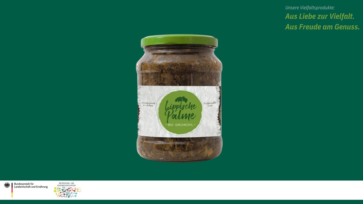 Das Bild zeigt eine Glaskonserve mit eingelegtem Grünkohl der Sorte Lippische Palme.