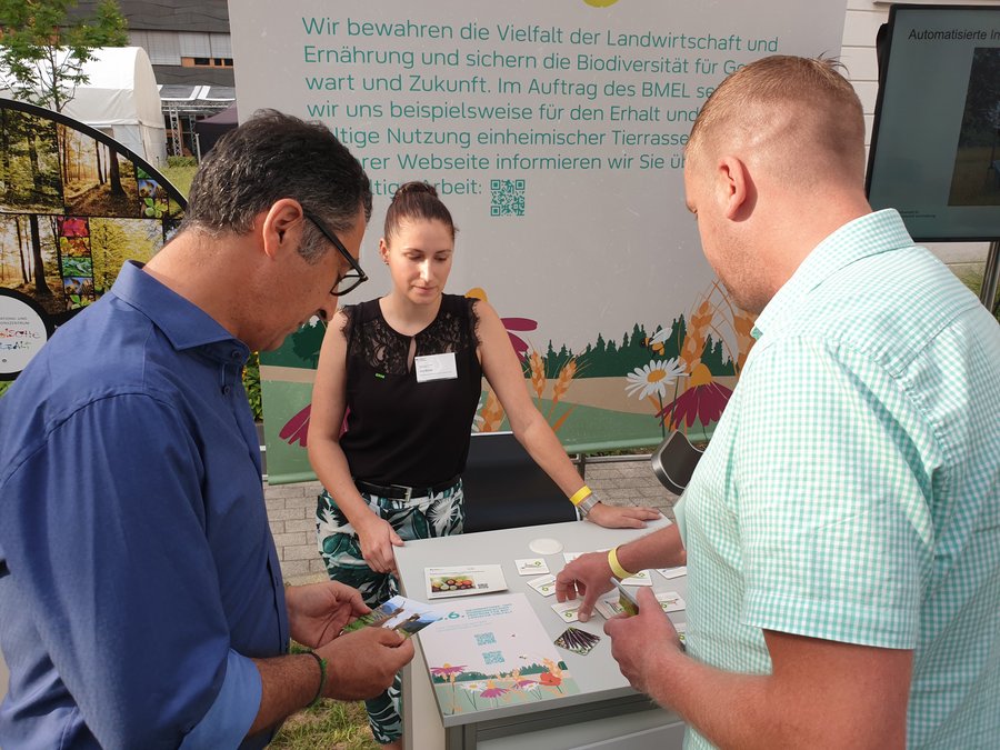 Mr Özdemir at the IBV booth at the open day.
